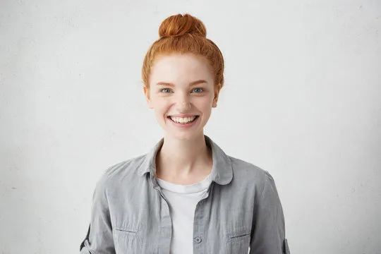 用户在手机上使用MK体育APP